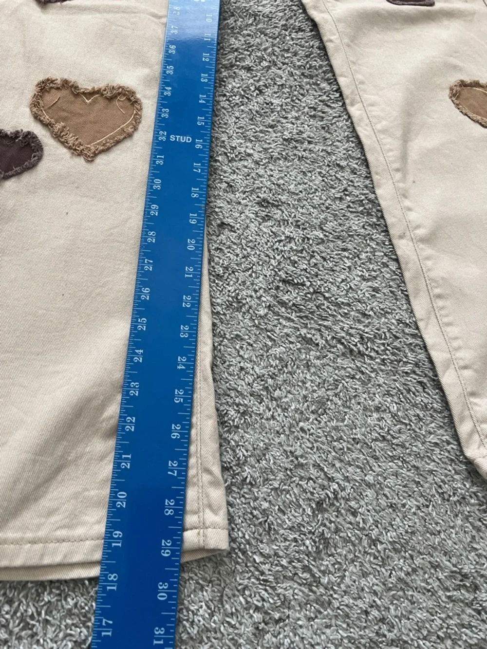 NWOT SHEIN Mod Cream Denim Flare Jeans with Brown Denim Heart Patches - Size 30 - Picture 9 of 11